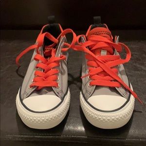 Women’s tennis shoes
